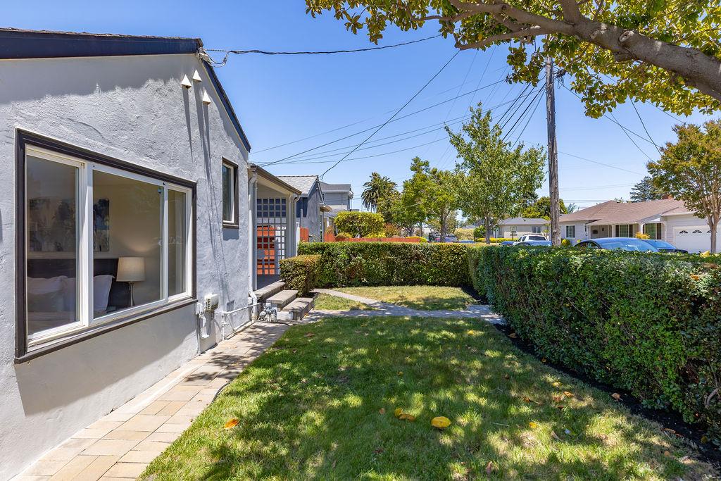 Detail Gallery Image 5 of 72 For 1032 Toyon Dr, Burlingame,  CA 94010 - 4 Beds | 3 Baths