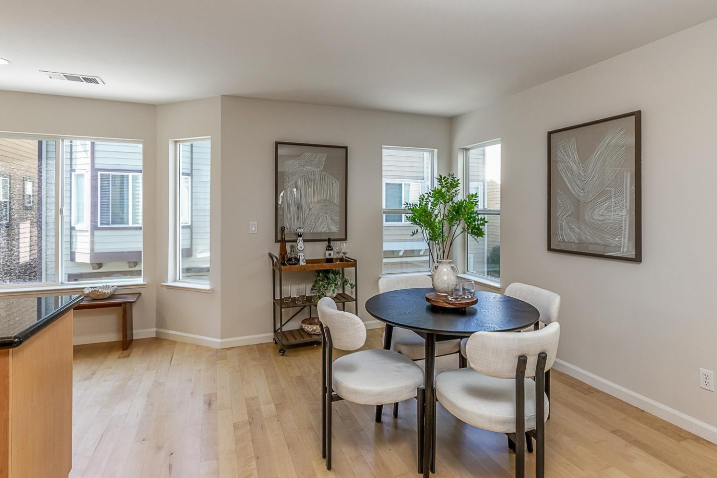 Detail Gallery Image 11 of 24 For 185 Hamwood Ter, Mountain View,  CA 94043 - 3 Beds | 3/1 Baths