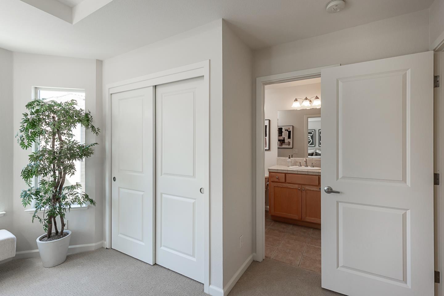 Detail Gallery Image 14 of 24 For 185 Hamwood Ter, Mountain View,  CA 94043 - 3 Beds | 3/1 Baths