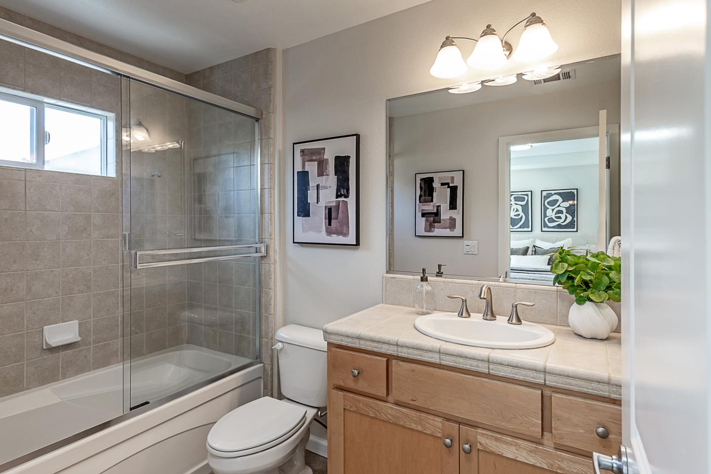 Detail Gallery Image 15 of 24 For 185 Hamwood Ter, Mountain View,  CA 94043 - 3 Beds | 3/1 Baths