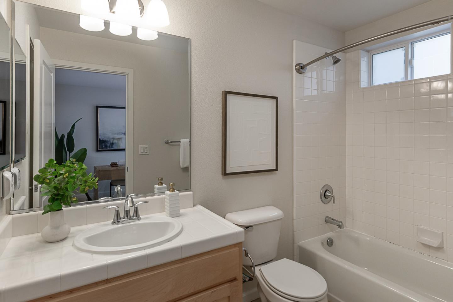Detail Gallery Image 19 of 24 For 185 Hamwood Ter, Mountain View,  CA 94043 - 3 Beds | 3/1 Baths