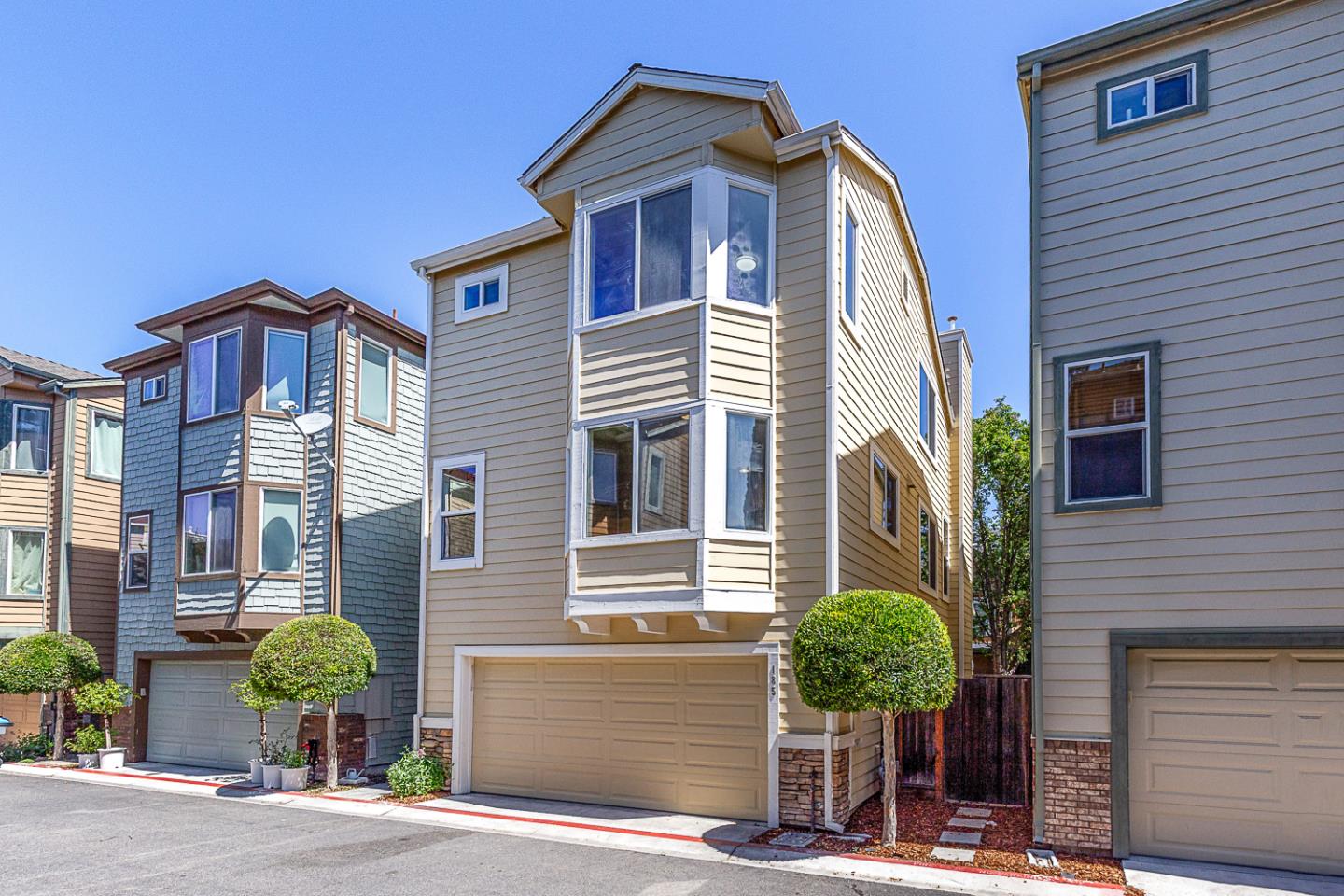 Detail Gallery Image 21 of 24 For 185 Hamwood Ter, Mountain View,  CA 94043 - 3 Beds | 3/1 Baths