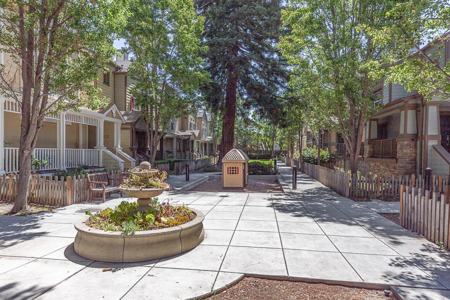 Detail Gallery Image 22 of 24 For 185 Hamwood Ter, Mountain View,  CA 94043 - 3 Beds | 3/1 Baths