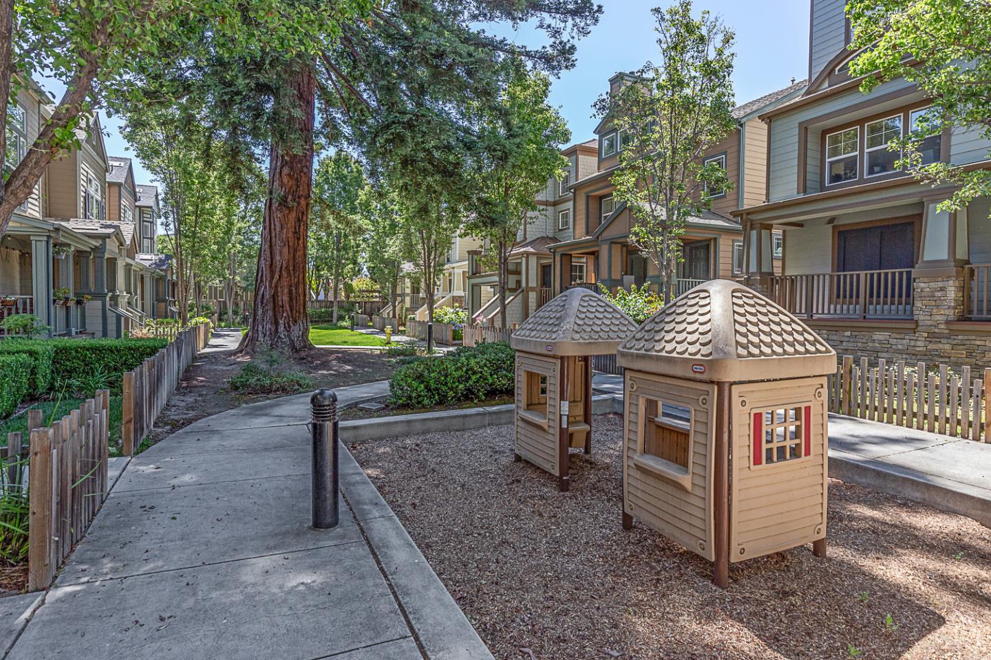 Detail Gallery Image 23 of 24 For 185 Hamwood Ter, Mountain View,  CA 94043 - 3 Beds | 3/1 Baths