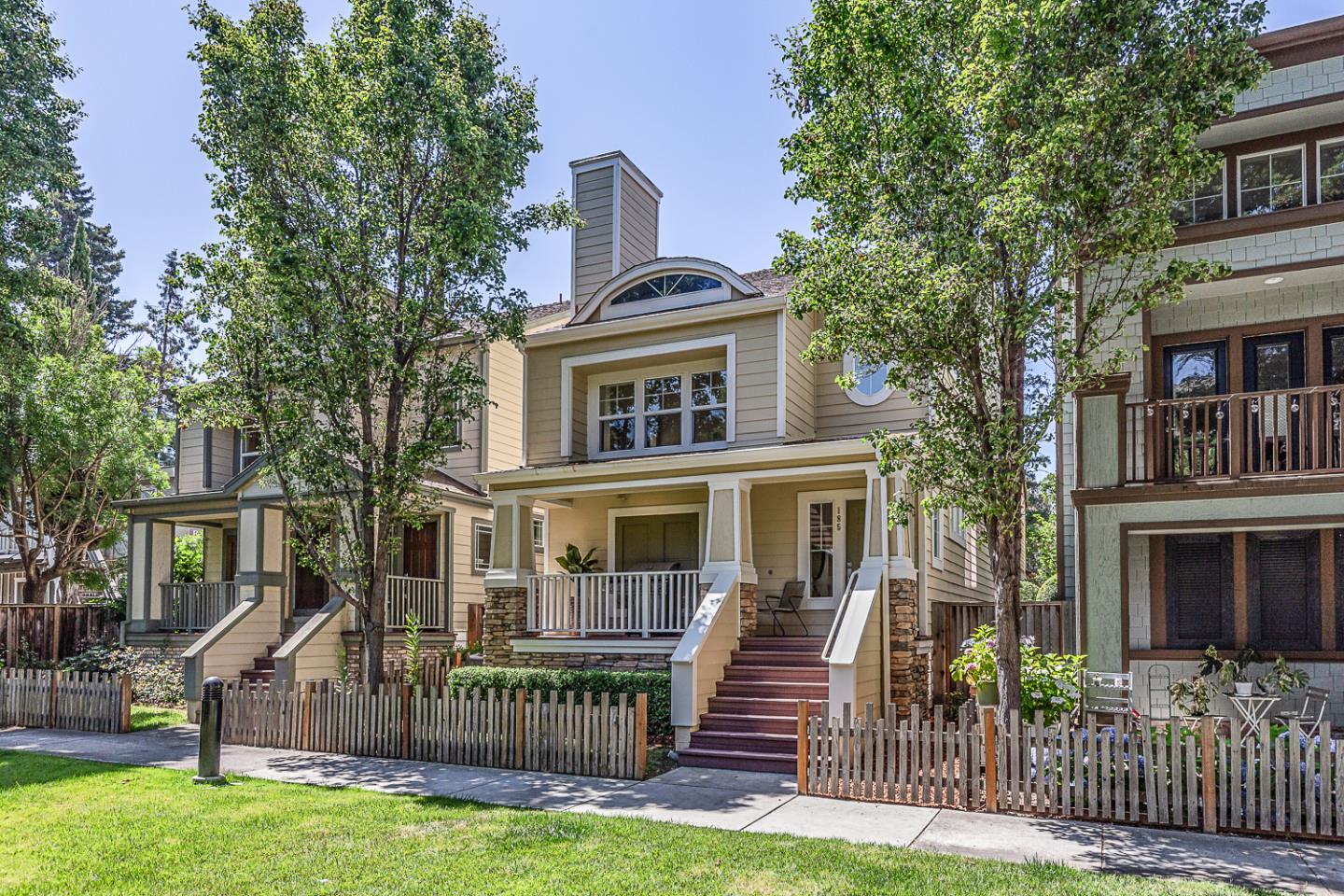 Detail Gallery Image 3 of 24 For 185 Hamwood Ter, Mountain View,  CA 94043 - 3 Beds | 3/1 Baths