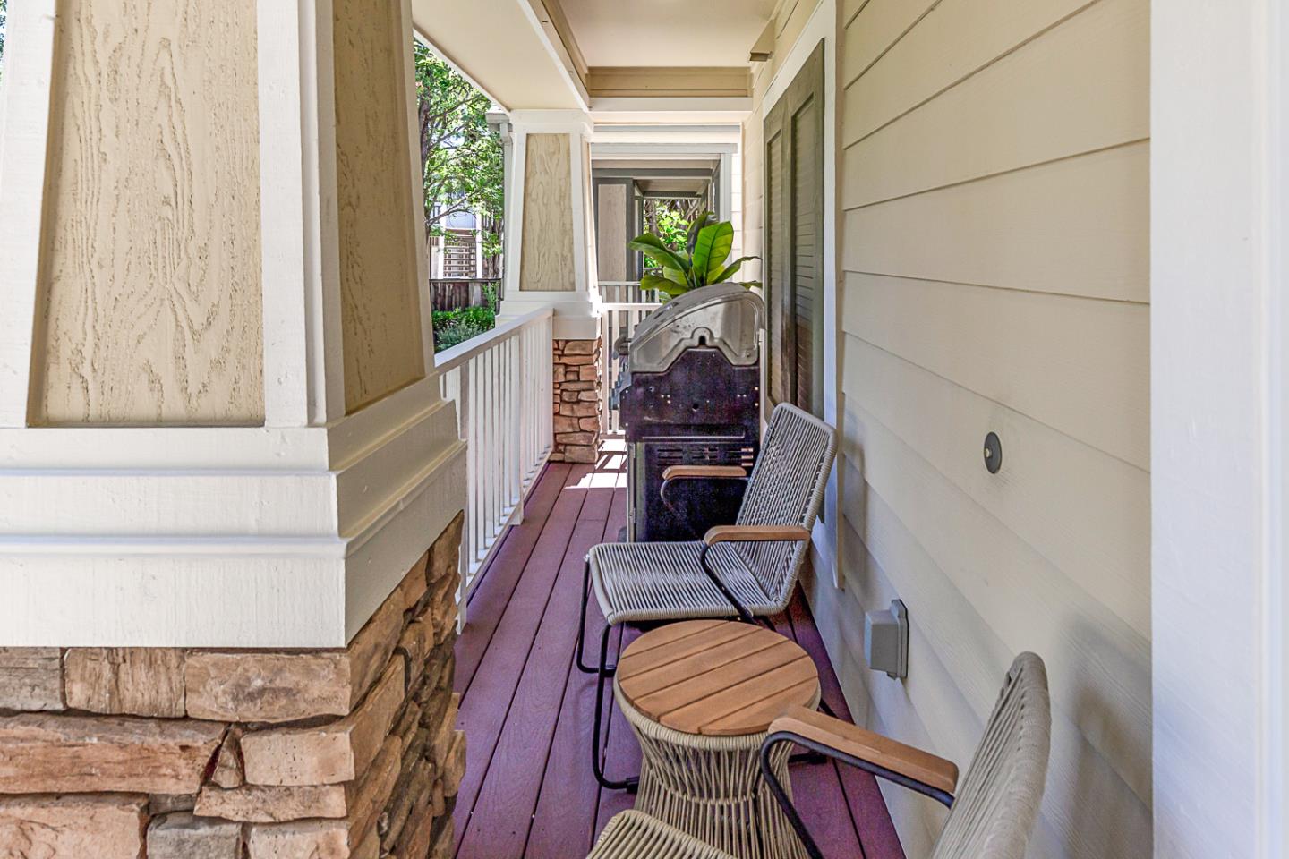 Detail Gallery Image 4 of 24 For 185 Hamwood Ter, Mountain View,  CA 94043 - 3 Beds | 3/1 Baths
