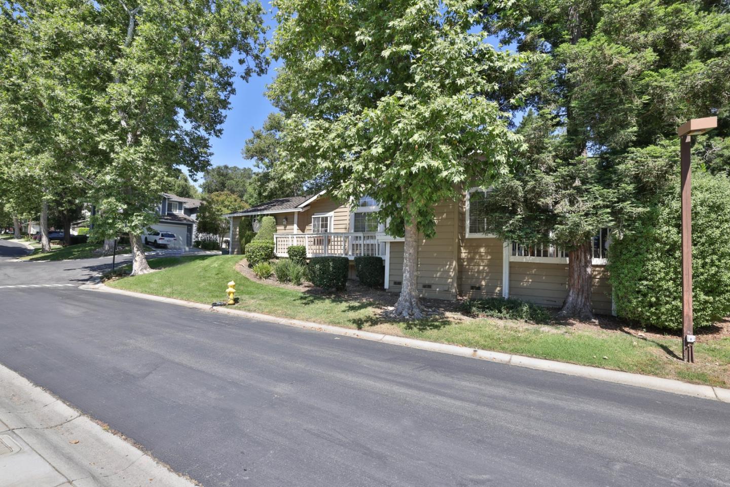 Detail Gallery Image 4 of 28 For 1219 Polk Spring Ct, San Jose,  CA 95120 - 3 Beds | 2 Baths
