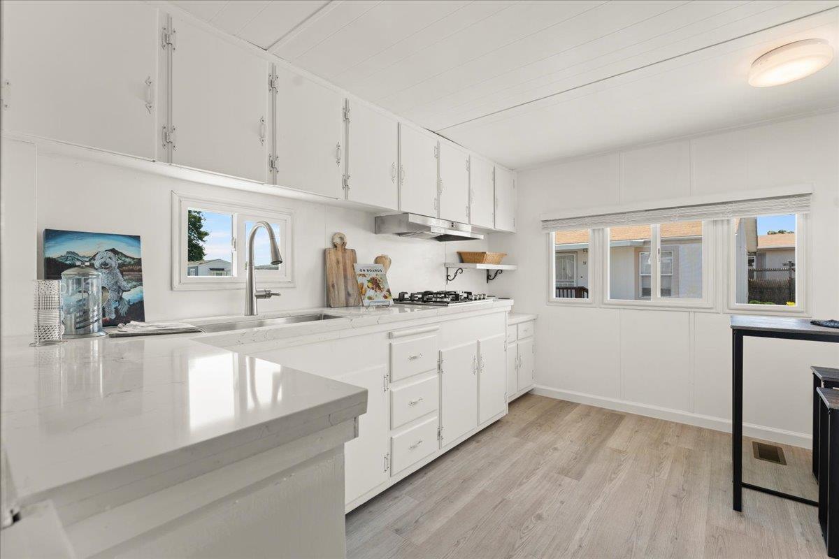Detail Gallery Image 5 of 26 For 2355 Brommer #16,  Santa Cruz,  CA 95062 - 2 Beds | 1 Baths