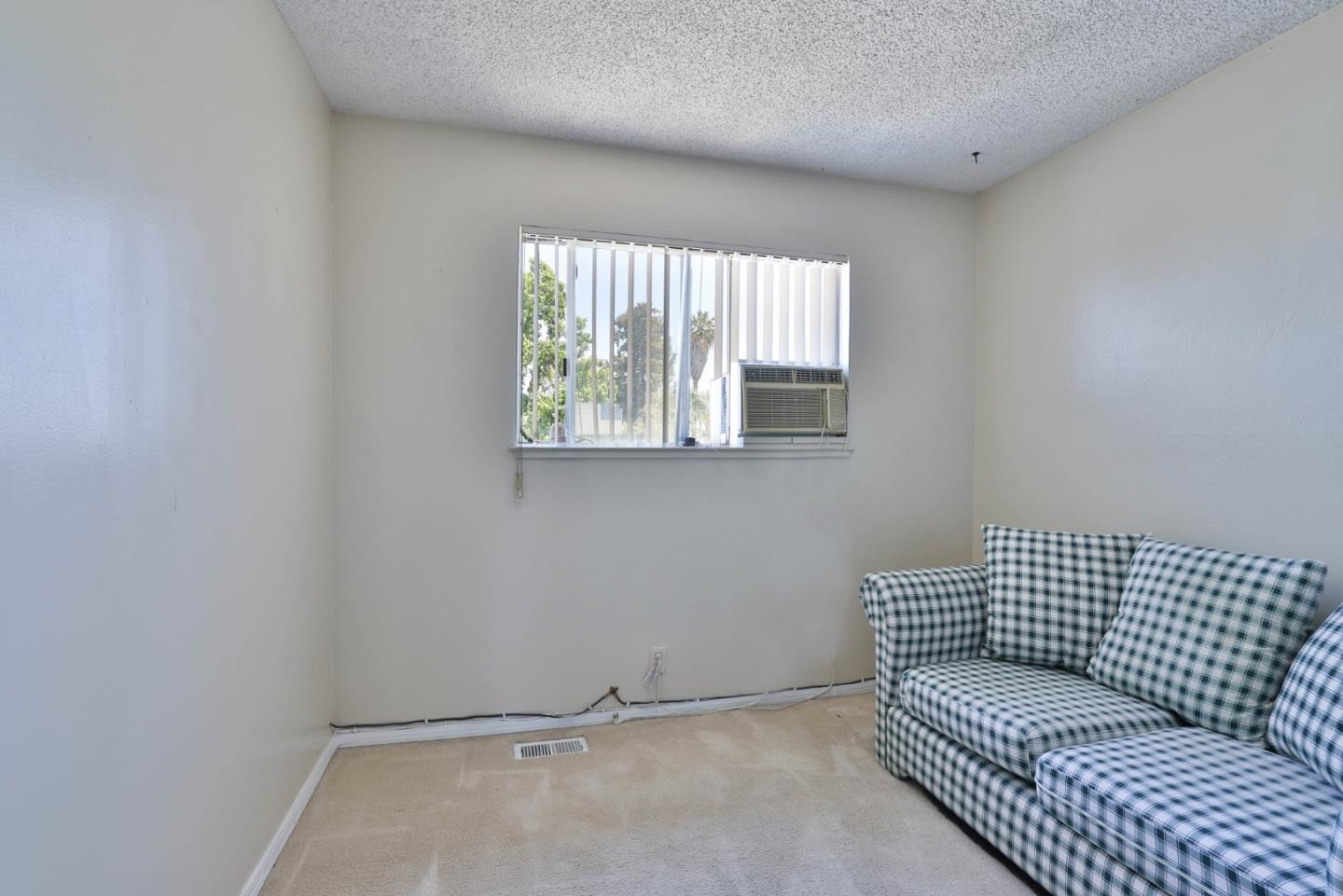 Detail Gallery Image 15 of 23 For 1269 Holly Hill Dr, San Jose,  CA 95122 - 4 Beds | 2/1 Baths