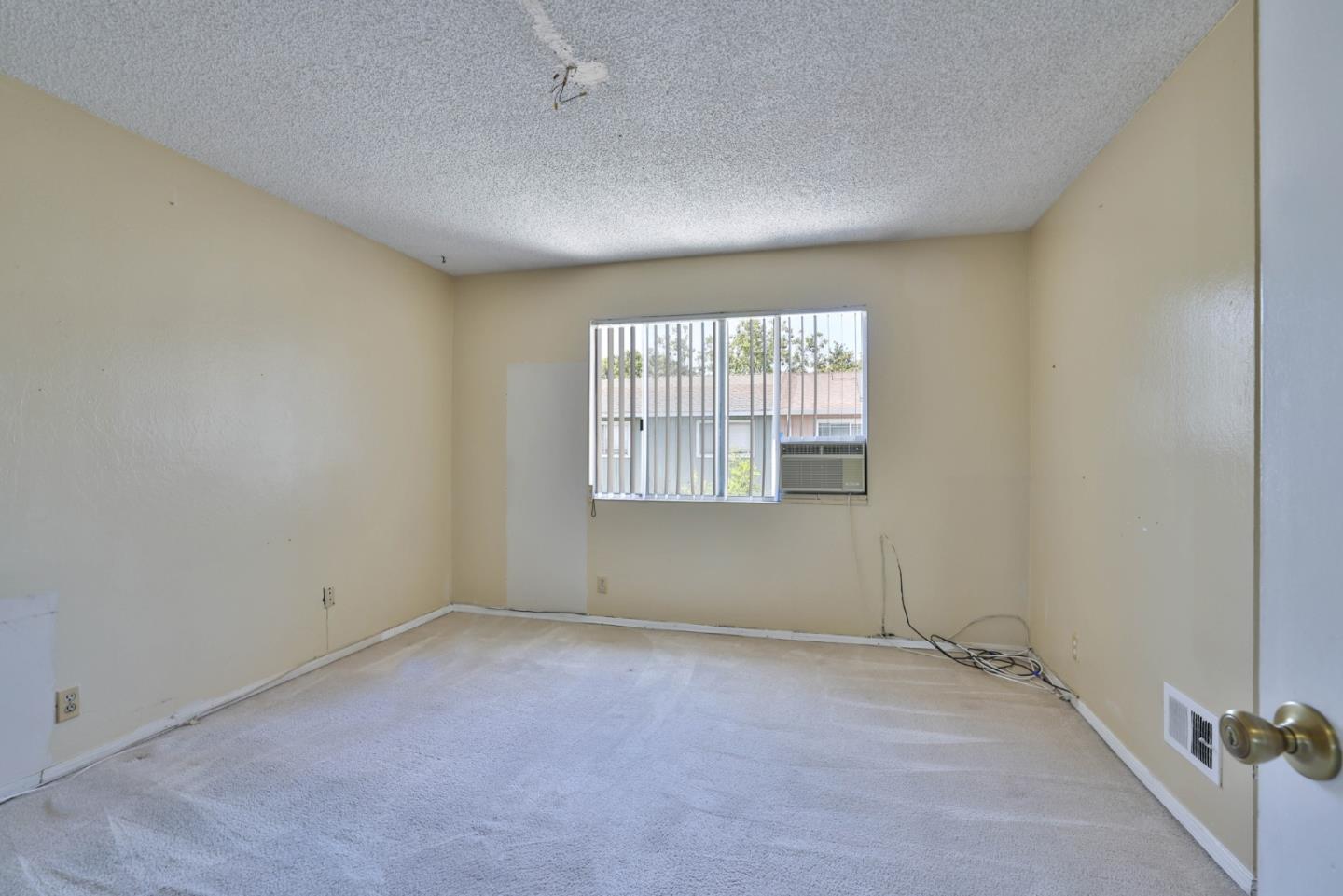 Detail Gallery Image 16 of 23 For 1269 Holly Hill Dr, San Jose,  CA 95122 - 4 Beds | 2/1 Baths