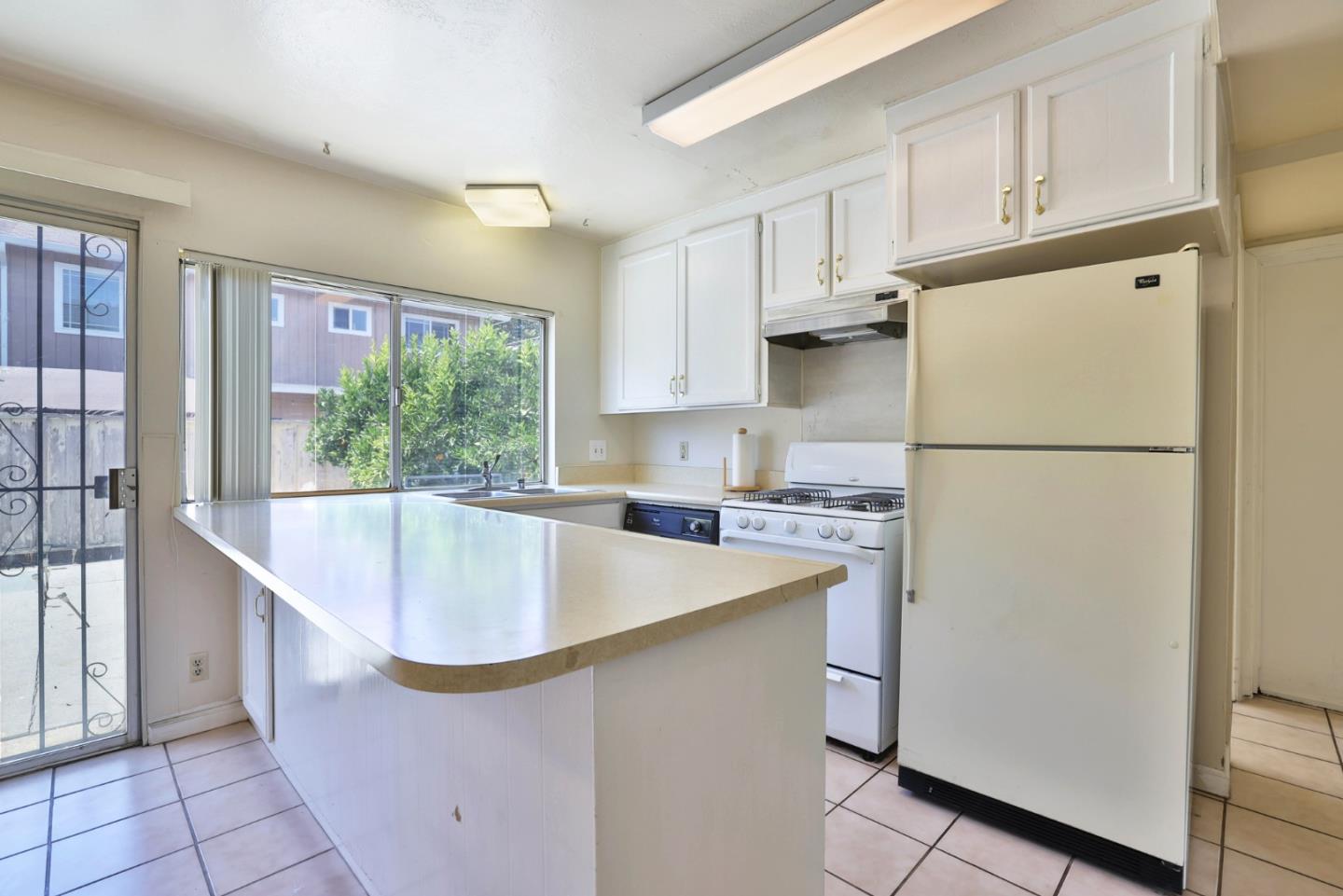 Detail Gallery Image 6 of 23 For 1269 Holly Hill Dr, San Jose,  CA 95122 - 4 Beds | 2/1 Baths