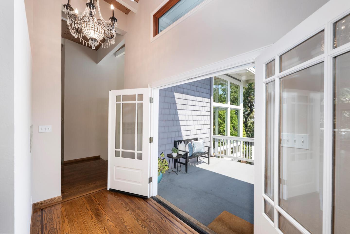 Detail Gallery Image 14 of 34 For 81 Devonshire Cir, San Carlos,  CA 94070 - 5 Beds | 4 Baths