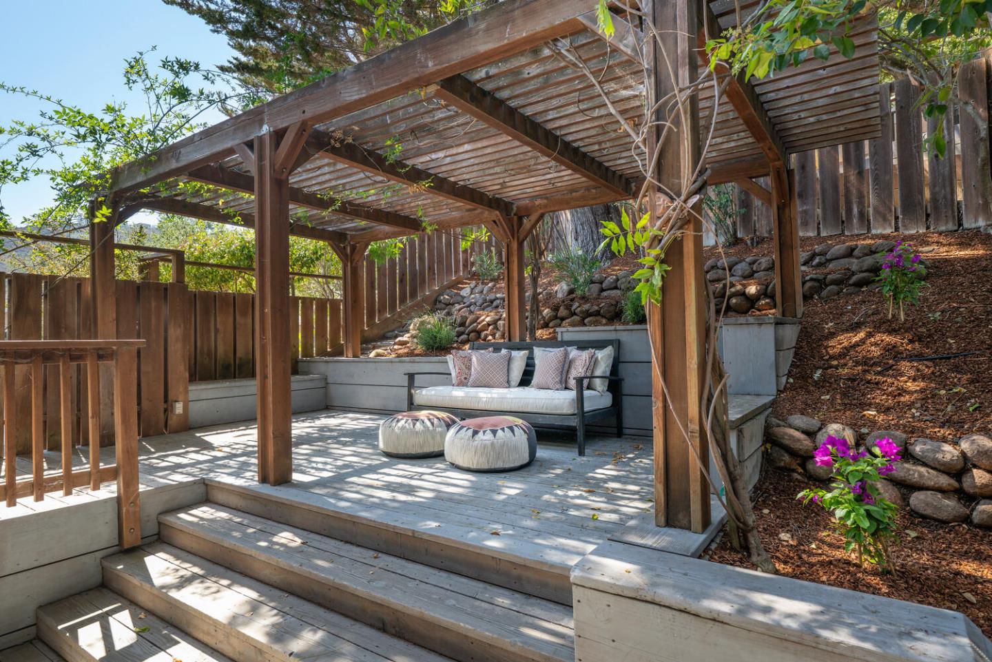 Detail Gallery Image 16 of 34 For 81 Devonshire Cir, San Carlos,  CA 94070 - 5 Beds | 4 Baths
