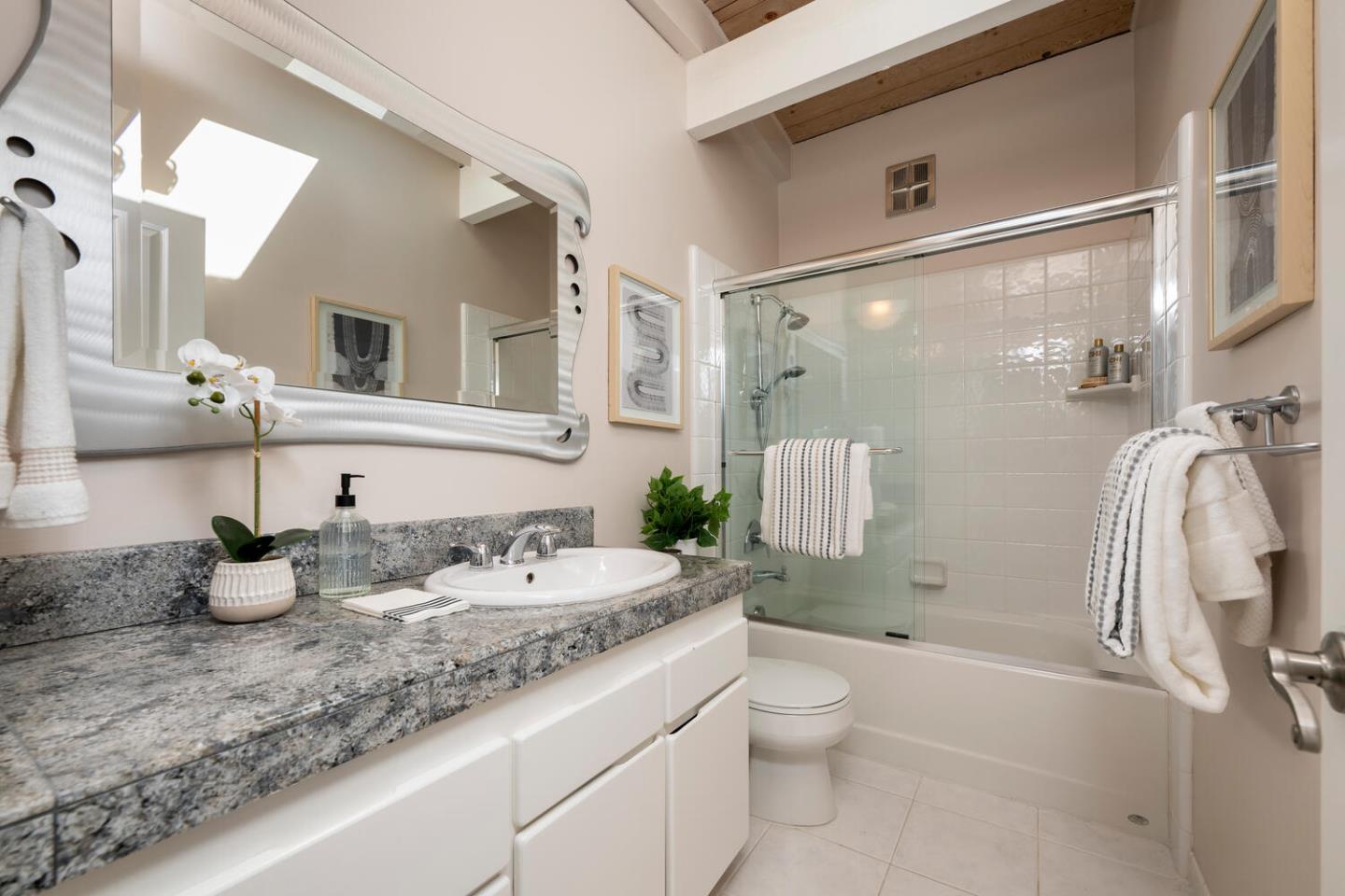 Detail Gallery Image 23 of 34 For 81 Devonshire Cir, San Carlos,  CA 94070 - 5 Beds | 4 Baths