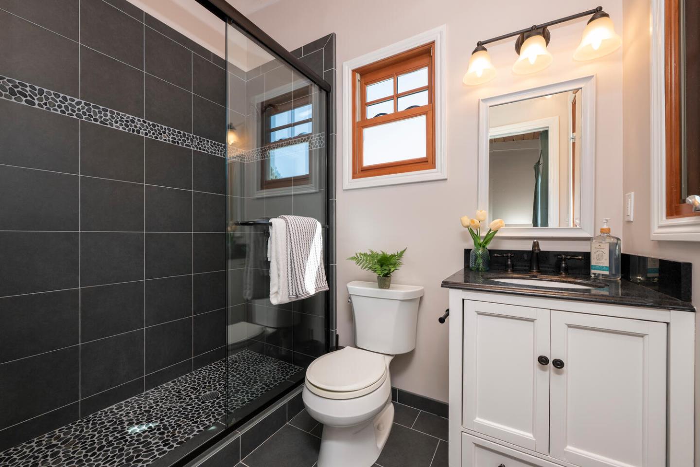 Detail Gallery Image 25 of 34 For 81 Devonshire Cir, San Carlos,  CA 94070 - 5 Beds | 4 Baths
