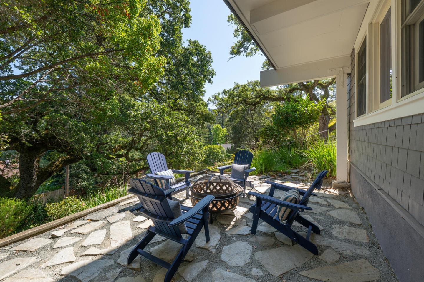 Detail Gallery Image 28 of 34 For 81 Devonshire Cir, San Carlos,  CA 94070 - 5 Beds | 4 Baths