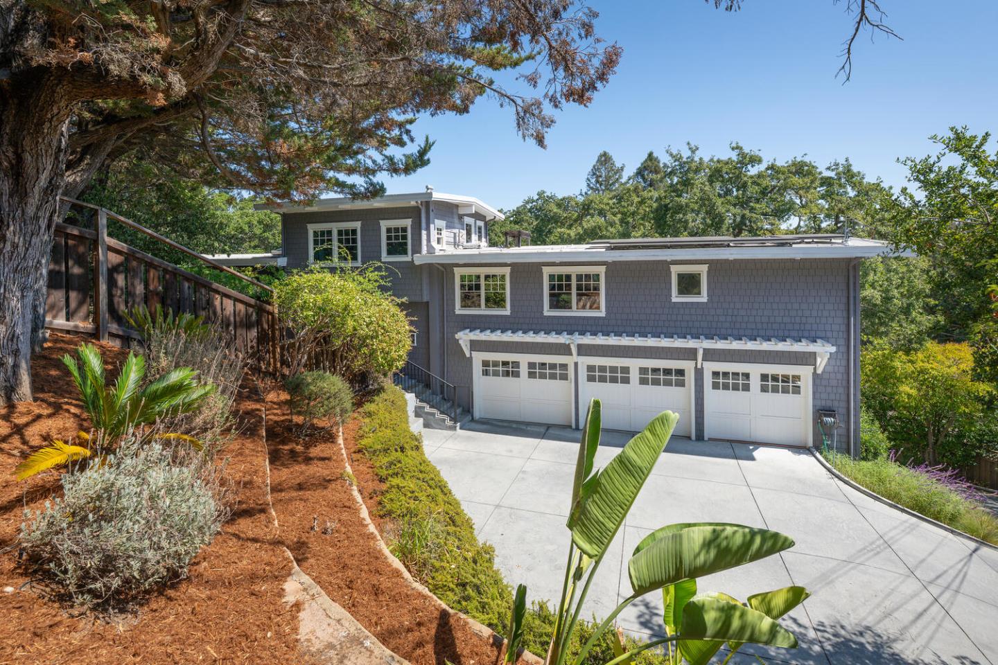 Detail Gallery Image 3 of 34 For 81 Devonshire Cir, San Carlos,  CA 94070 - 5 Beds | 4 Baths