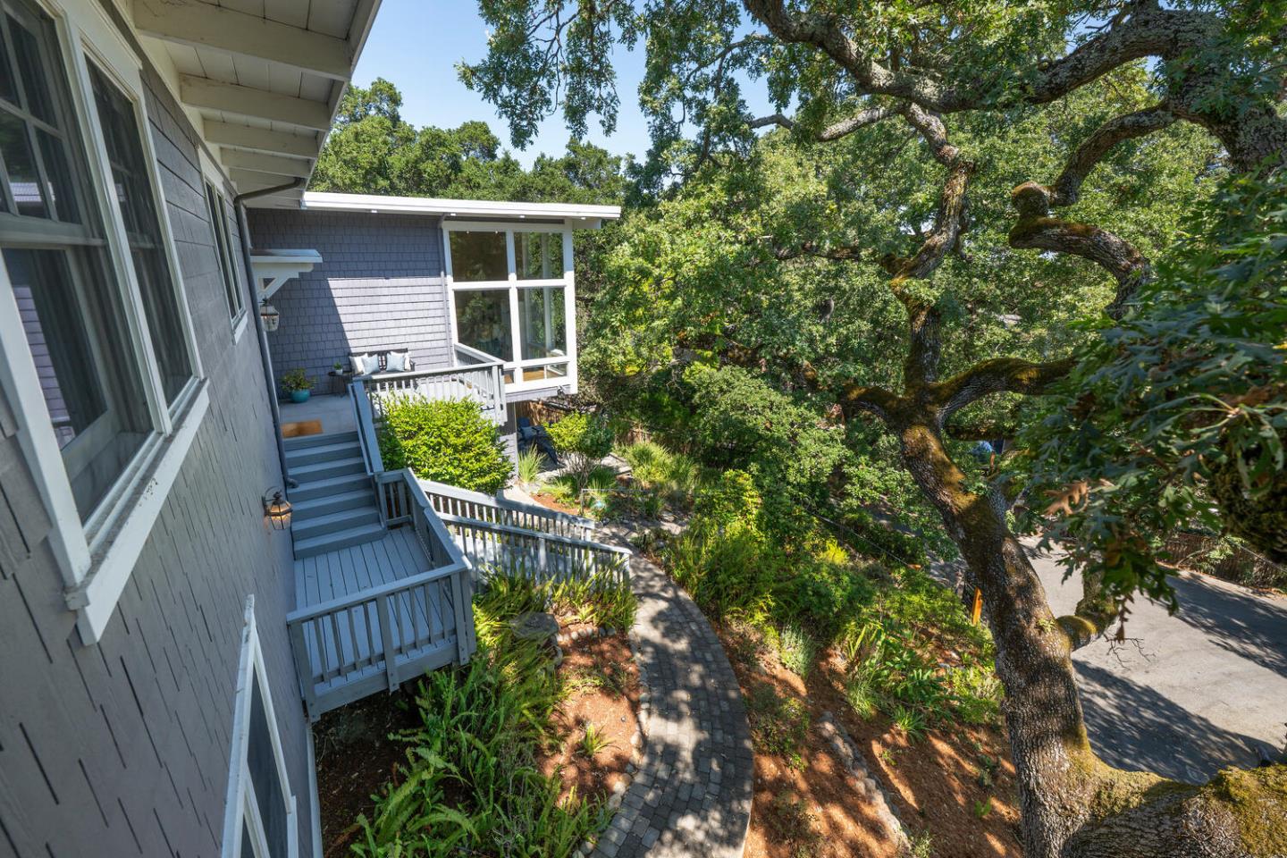 Detail Gallery Image 31 of 34 For 81 Devonshire Cir, San Carlos,  CA 94070 - 5 Beds | 4 Baths