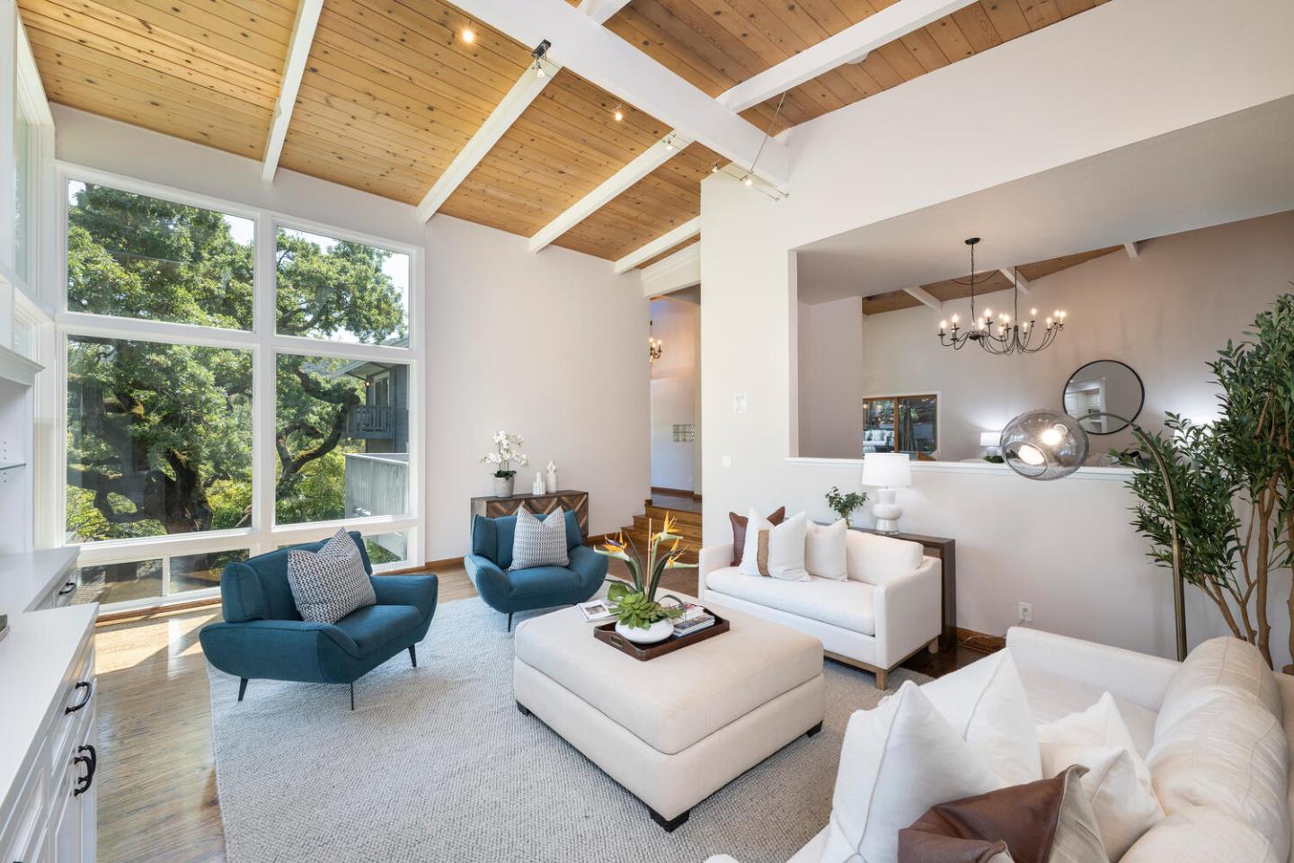 Detail Gallery Image 4 of 34 For 81 Devonshire Cir, San Carlos,  CA 94070 - 5 Beds | 4 Baths