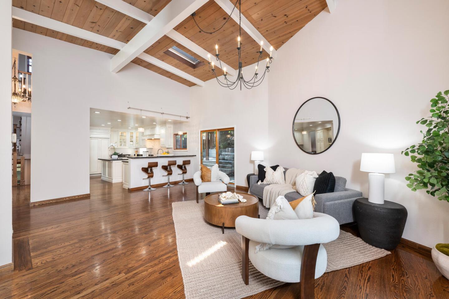 Detail Gallery Image 7 of 34 For 81 Devonshire Cir, San Carlos,  CA 94070 - 5 Beds | 4 Baths