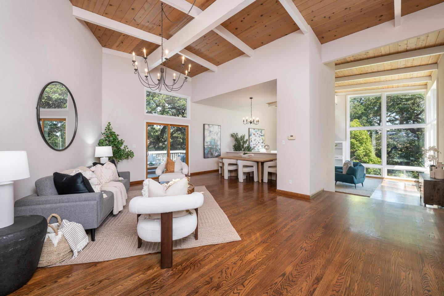 Detail Gallery Image 8 of 34 For 81 Devonshire Cir, San Carlos,  CA 94070 - 5 Beds | 4 Baths