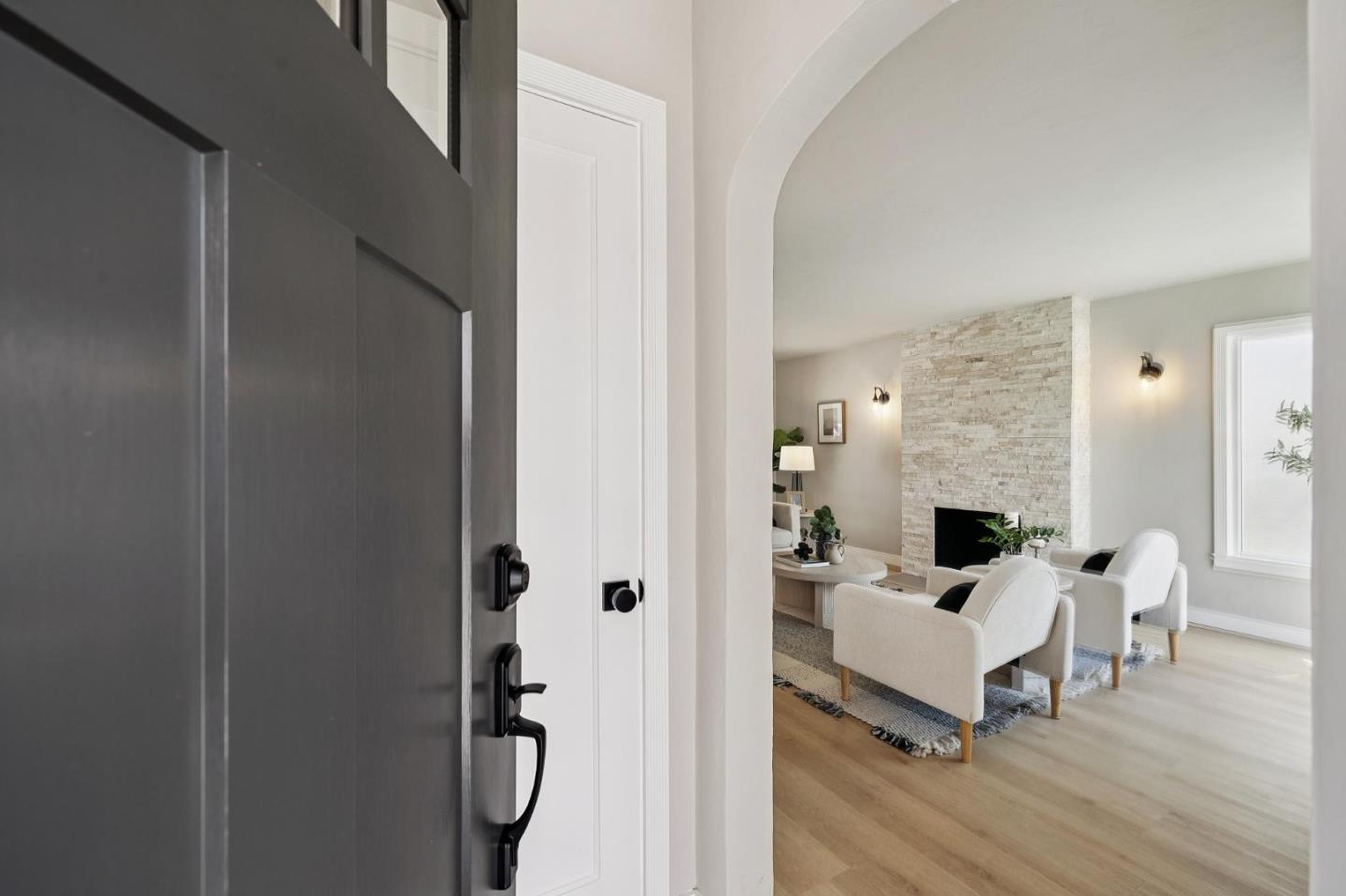 Detail Gallery Image 3 of 23 For 432 Cypress Ave, San Bruno,  CA 94066 - 2 Beds | 1 Baths