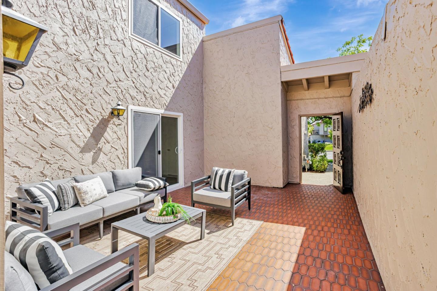 Detail Gallery Image 2 of 43 For 142 Calle Larga, Los Gatos,  CA 95032 - 3 Beds | 3 Baths