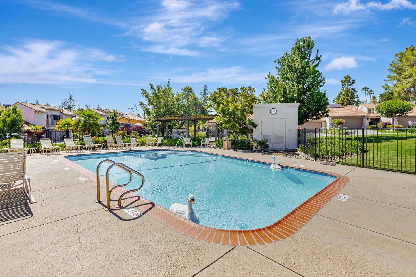 Detail Gallery Image 32 of 43 For 142 Calle Larga, Los Gatos,  CA 95032 - 3 Beds | 3 Baths