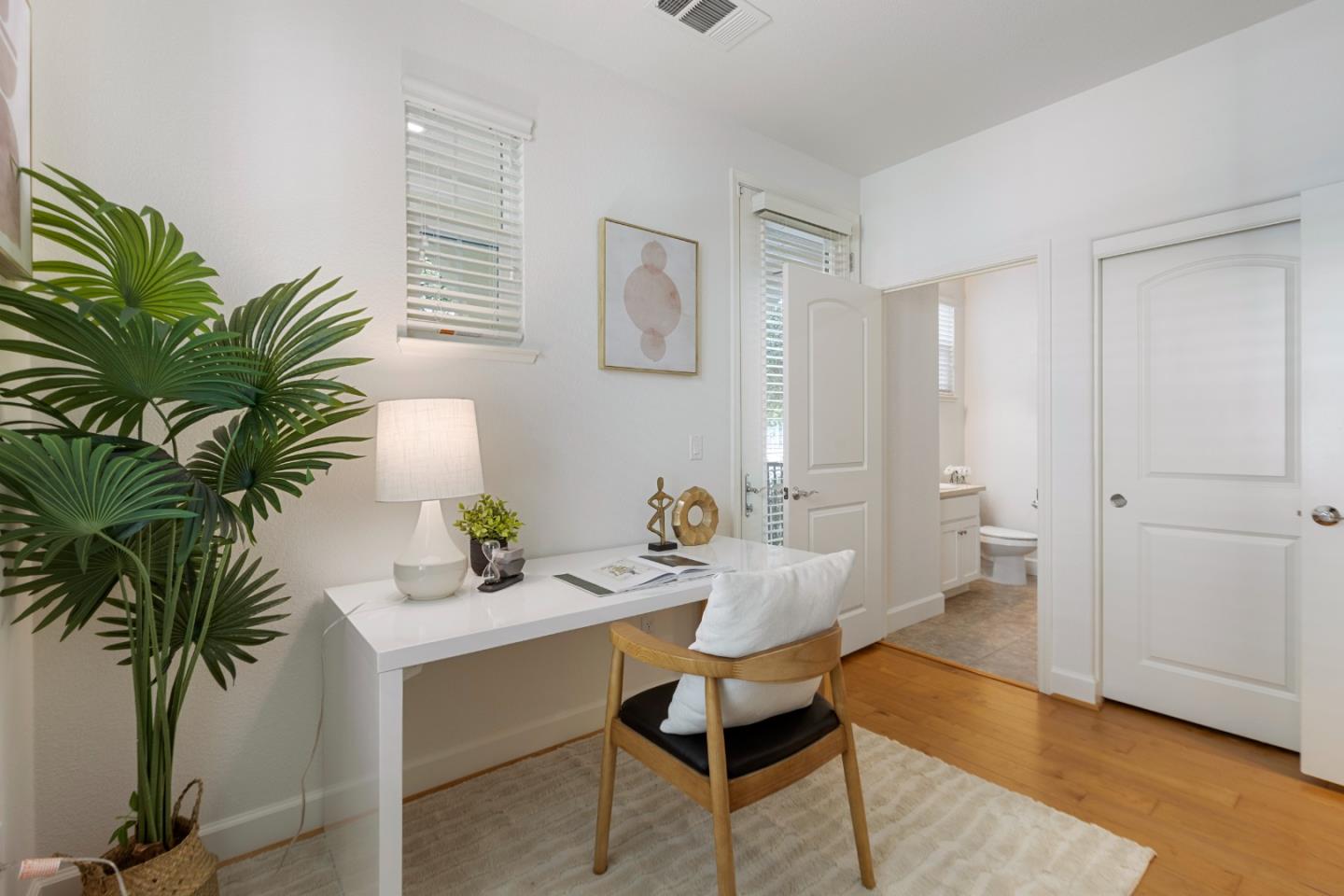 Detail Gallery Image 10 of 60 For 211 Okeefe Way, Mountain View,  CA 94041 - 3 Beds | 3/1 Baths
