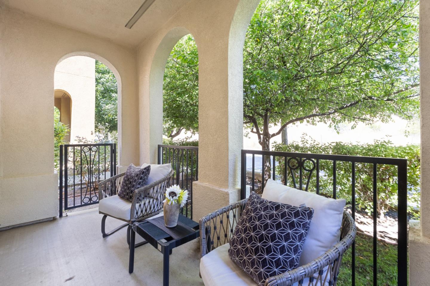 Detail Gallery Image 14 of 60 For 211 Okeefe Way, Mountain View,  CA 94041 - 3 Beds | 3/1 Baths