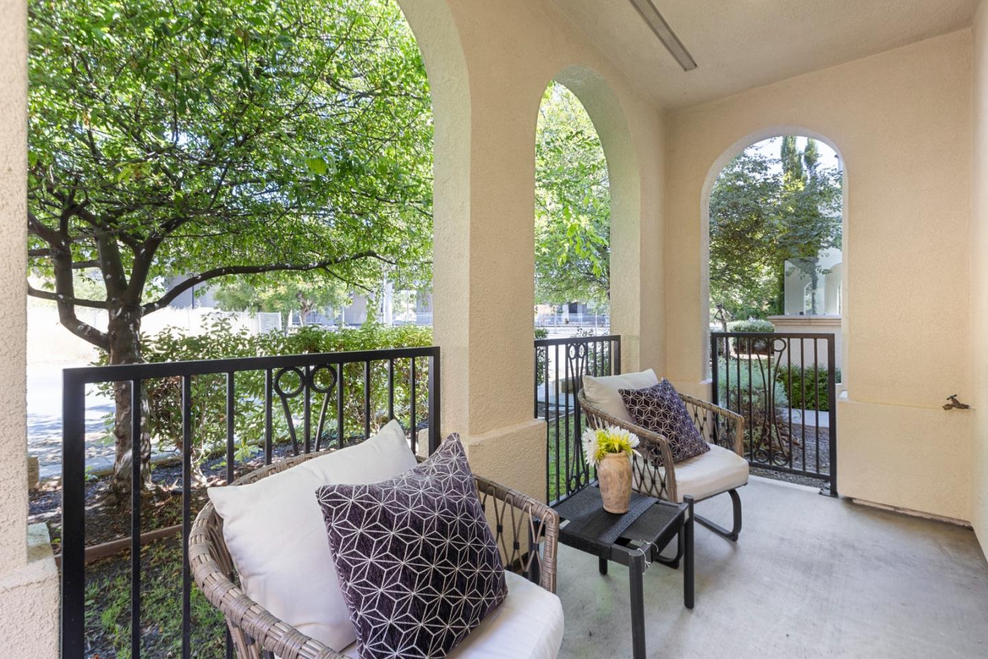 Detail Gallery Image 15 of 60 For 211 Okeefe Way, Mountain View,  CA 94041 - 3 Beds | 3/1 Baths