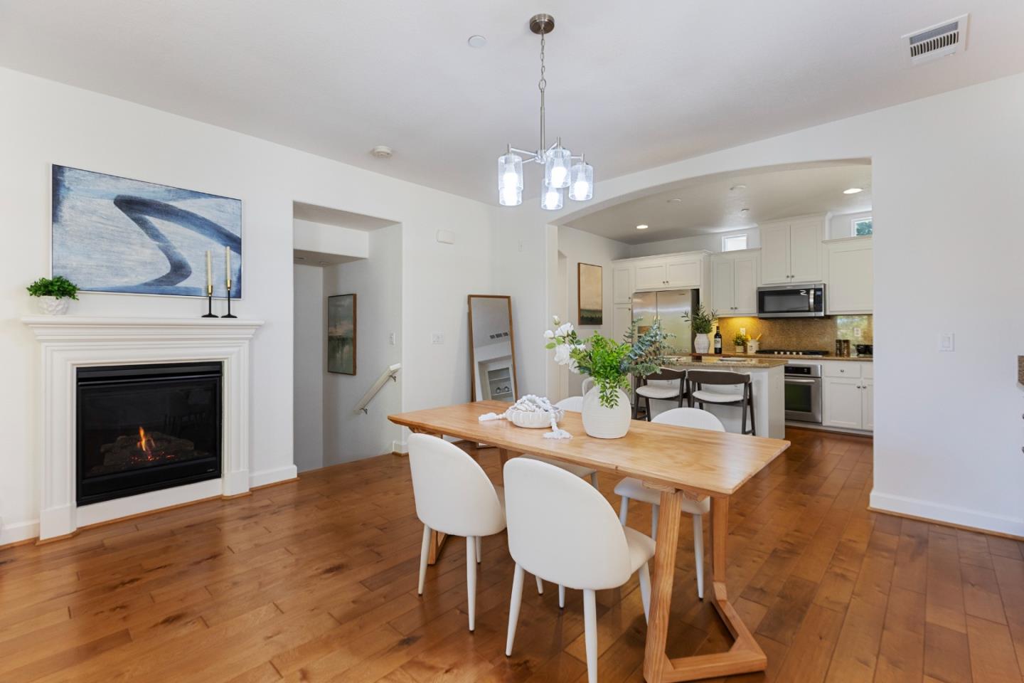 Detail Gallery Image 28 of 60 For 211 Okeefe Way, Mountain View,  CA 94041 - 3 Beds | 3/1 Baths