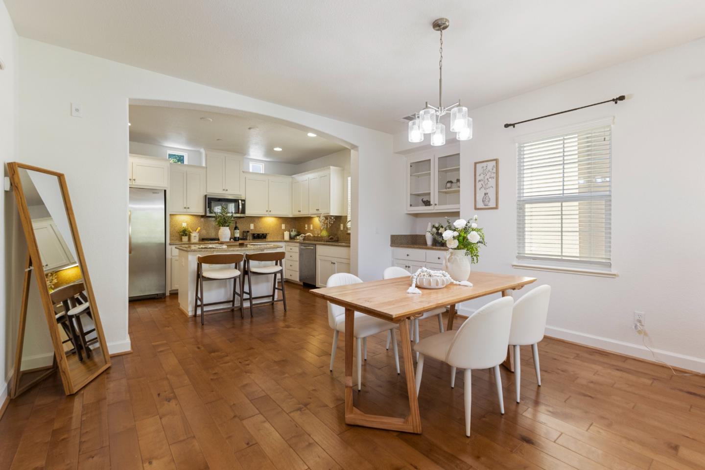 Detail Gallery Image 29 of 60 For 211 Okeefe Way, Mountain View,  CA 94041 - 3 Beds | 3/1 Baths