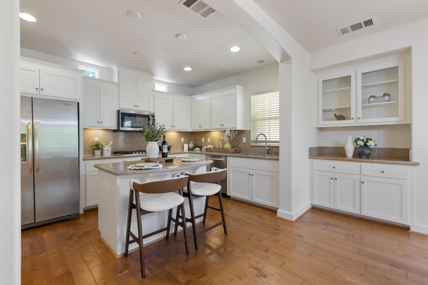 Detail Gallery Image 30 of 60 For 211 Okeefe Way, Mountain View,  CA 94041 - 3 Beds | 3/1 Baths