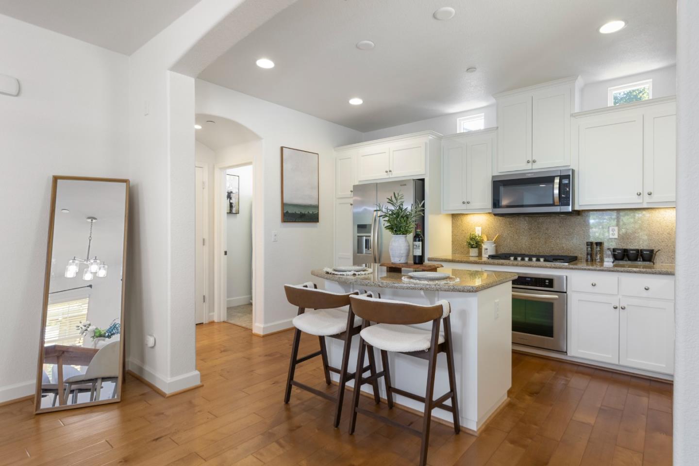 Detail Gallery Image 32 of 60 For 211 Okeefe Way, Mountain View,  CA 94041 - 3 Beds | 3/1 Baths