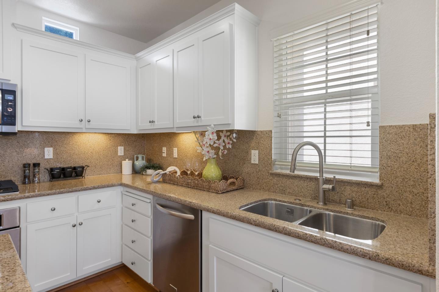 Detail Gallery Image 33 of 60 For 211 Okeefe Way, Mountain View,  CA 94041 - 3 Beds | 3/1 Baths
