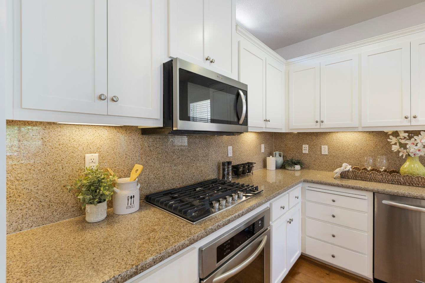 Detail Gallery Image 34 of 60 For 211 Okeefe Way, Mountain View,  CA 94041 - 3 Beds | 3/1 Baths