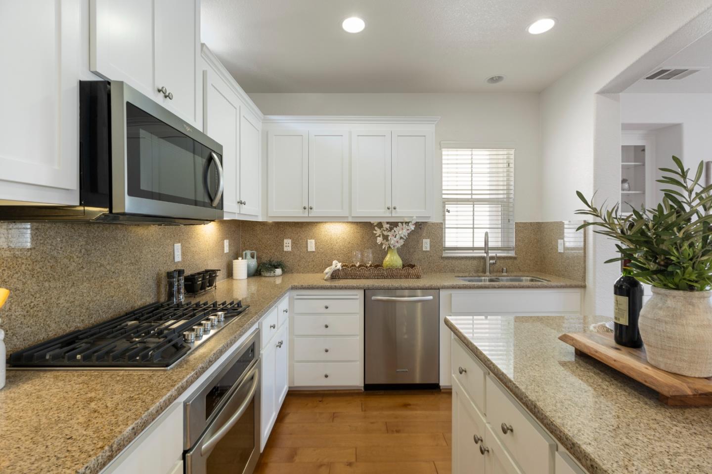 Detail Gallery Image 35 of 60 For 211 Okeefe Way, Mountain View,  CA 94041 - 3 Beds | 3/1 Baths