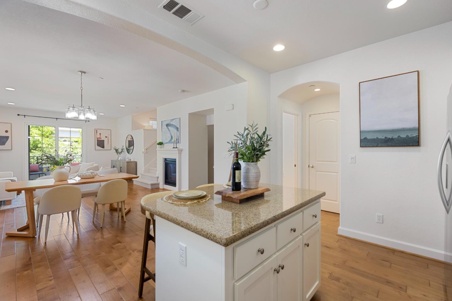 Detail Gallery Image 36 of 60 For 211 Okeefe Way, Mountain View,  CA 94041 - 3 Beds | 3/1 Baths