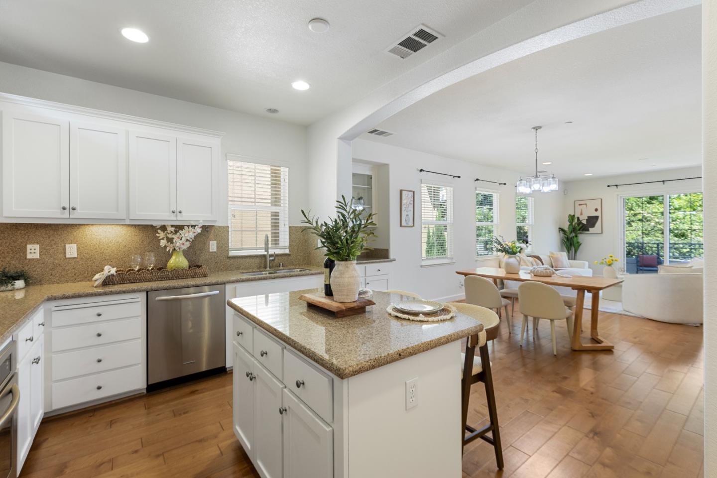 Detail Gallery Image 37 of 60 For 211 Okeefe Way, Mountain View,  CA 94041 - 3 Beds | 3/1 Baths