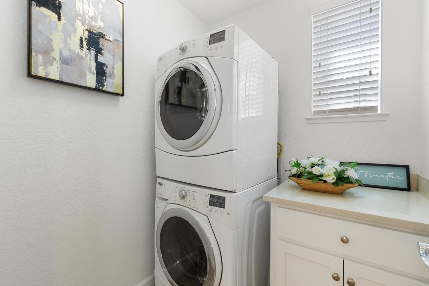 Detail Gallery Image 39 of 60 For 211 Okeefe Way, Mountain View,  CA 94041 - 3 Beds | 3/1 Baths