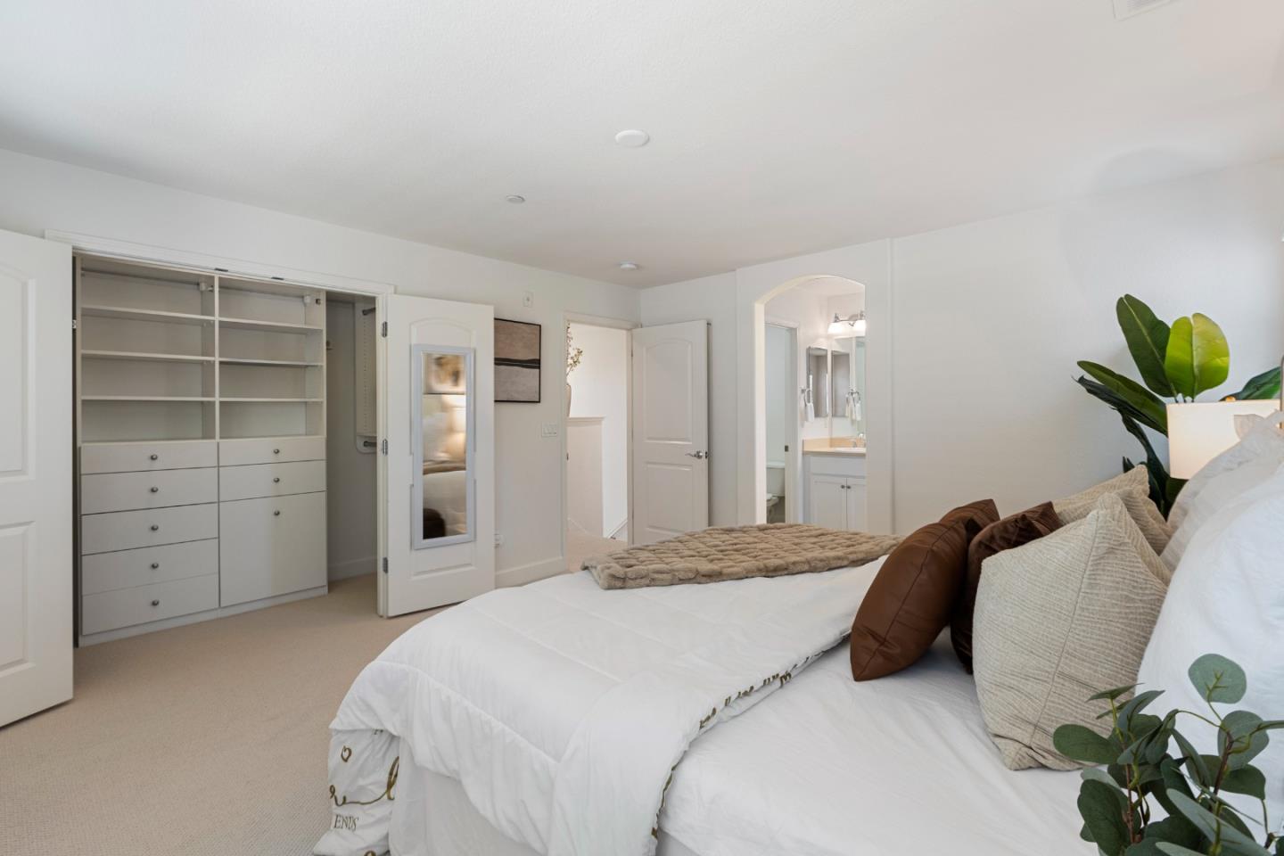 Detail Gallery Image 44 of 60 For 211 Okeefe Way, Mountain View,  CA 94041 - 3 Beds | 3/1 Baths