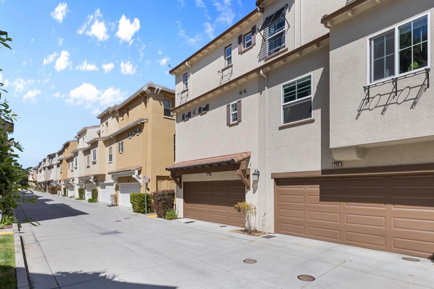 Detail Gallery Image 54 of 60 For 211 Okeefe Way, Mountain View,  CA 94041 - 3 Beds | 3/1 Baths