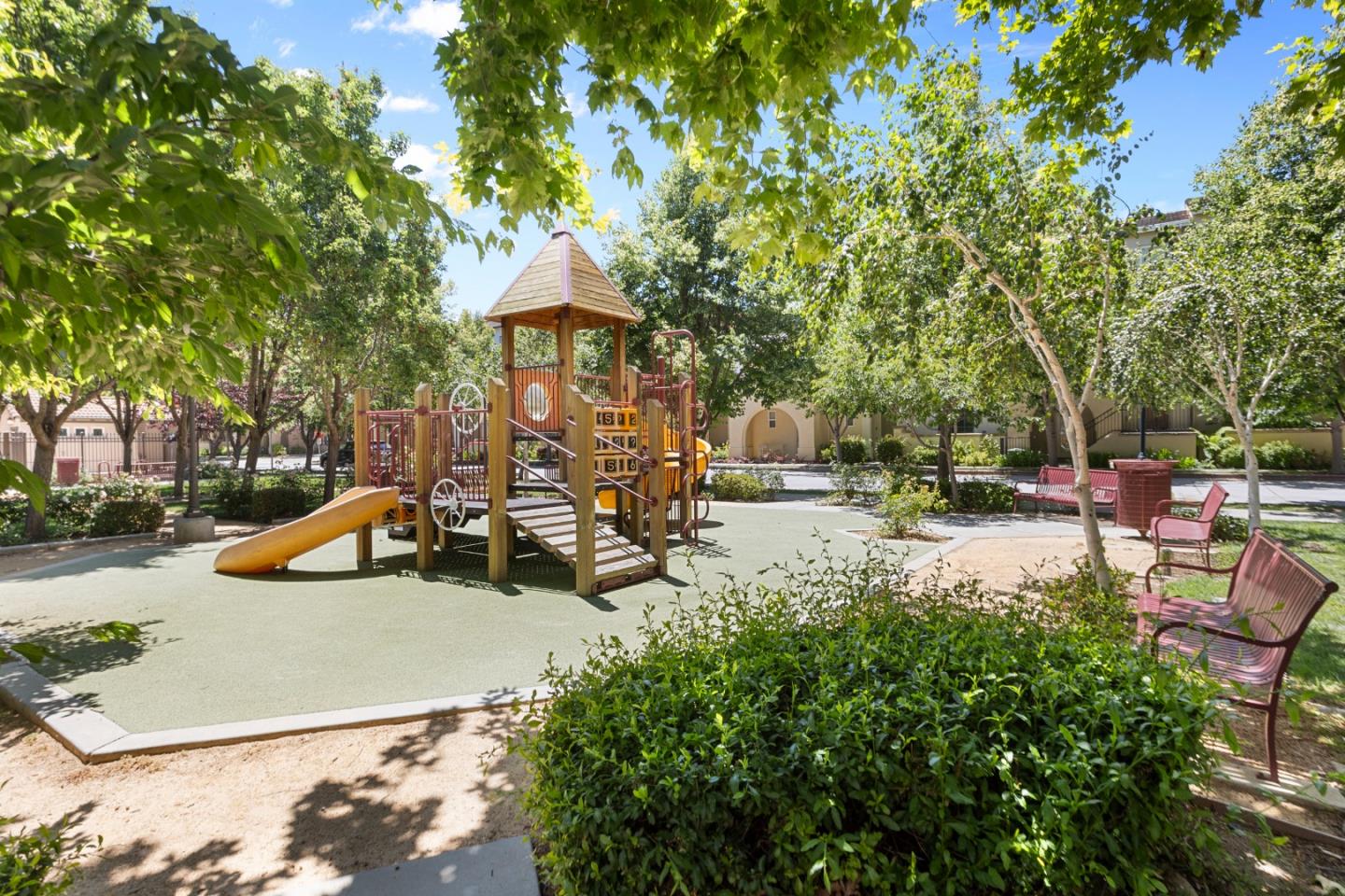 Detail Gallery Image 59 of 60 For 211 Okeefe Way, Mountain View,  CA 94041 - 3 Beds | 3/1 Baths
