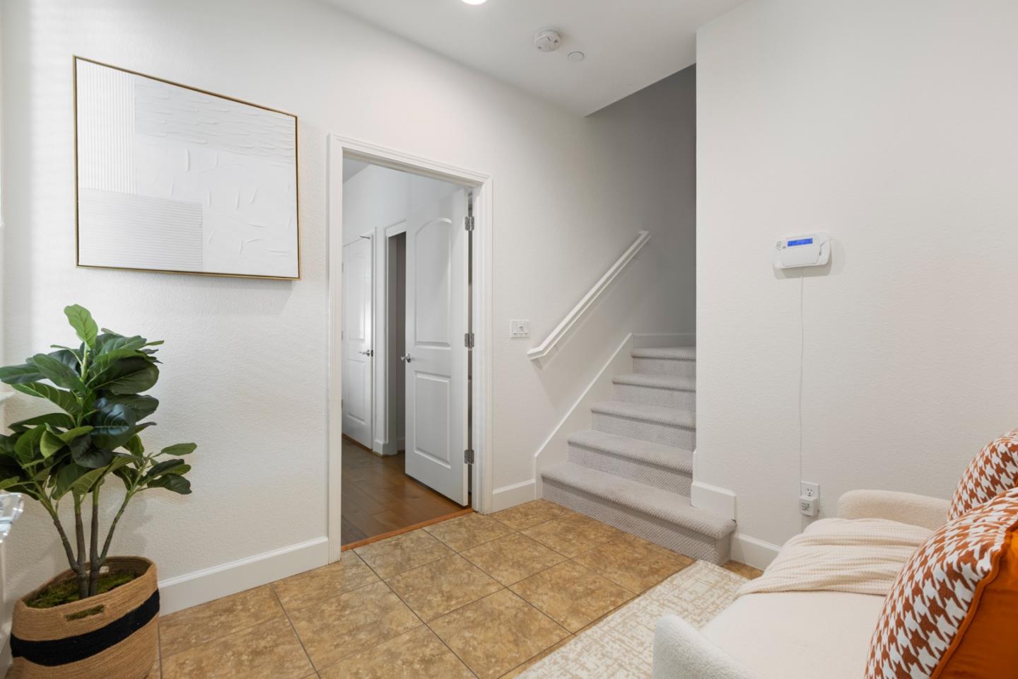 Detail Gallery Image 8 of 60 For 211 Okeefe Way, Mountain View,  CA 94041 - 3 Beds | 3/1 Baths