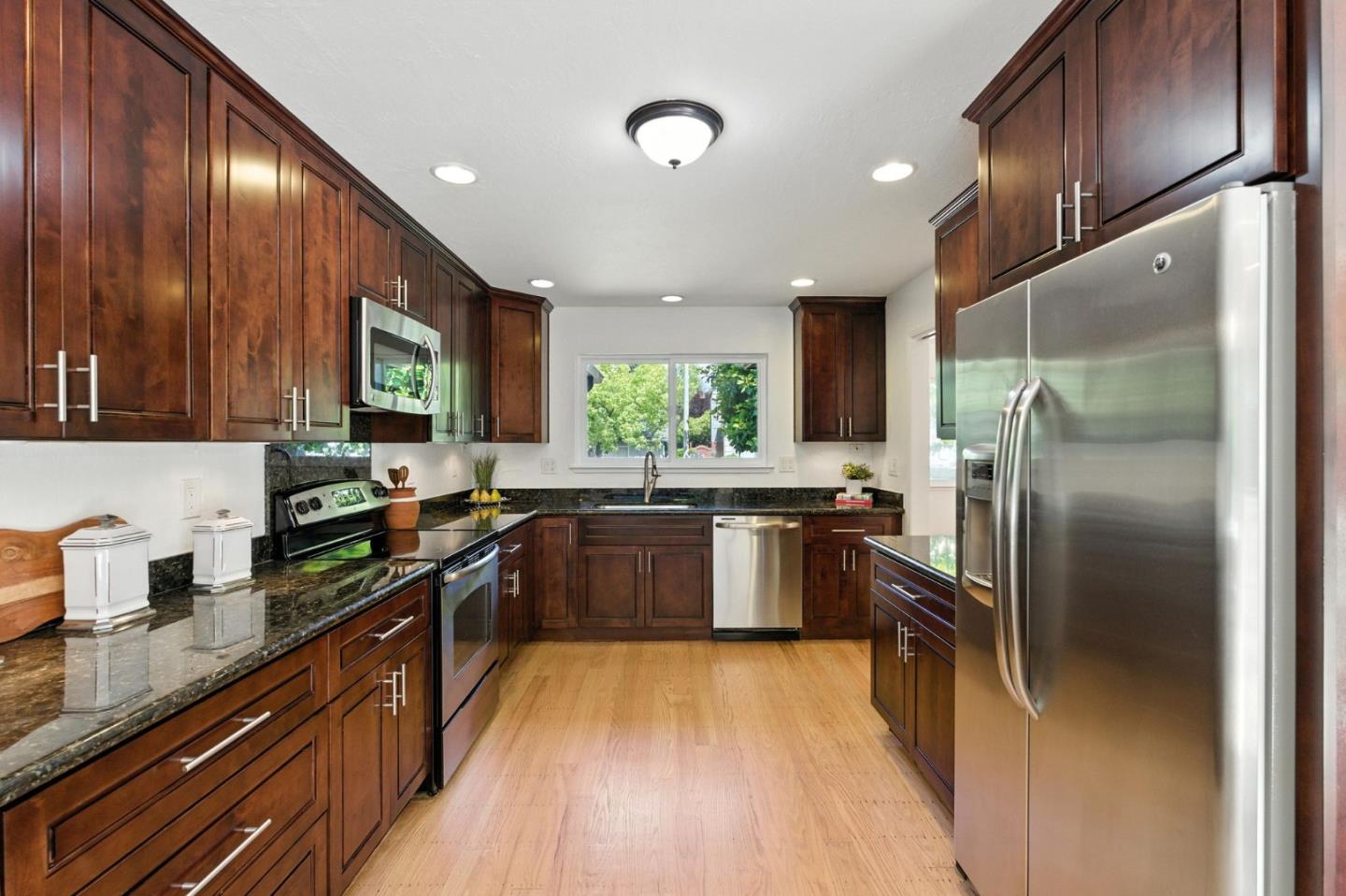 Detail Gallery Image 10 of 38 For 214 Timothy Dr, San Carlos,  CA 94070 - 3 Beds | 2/1 Baths