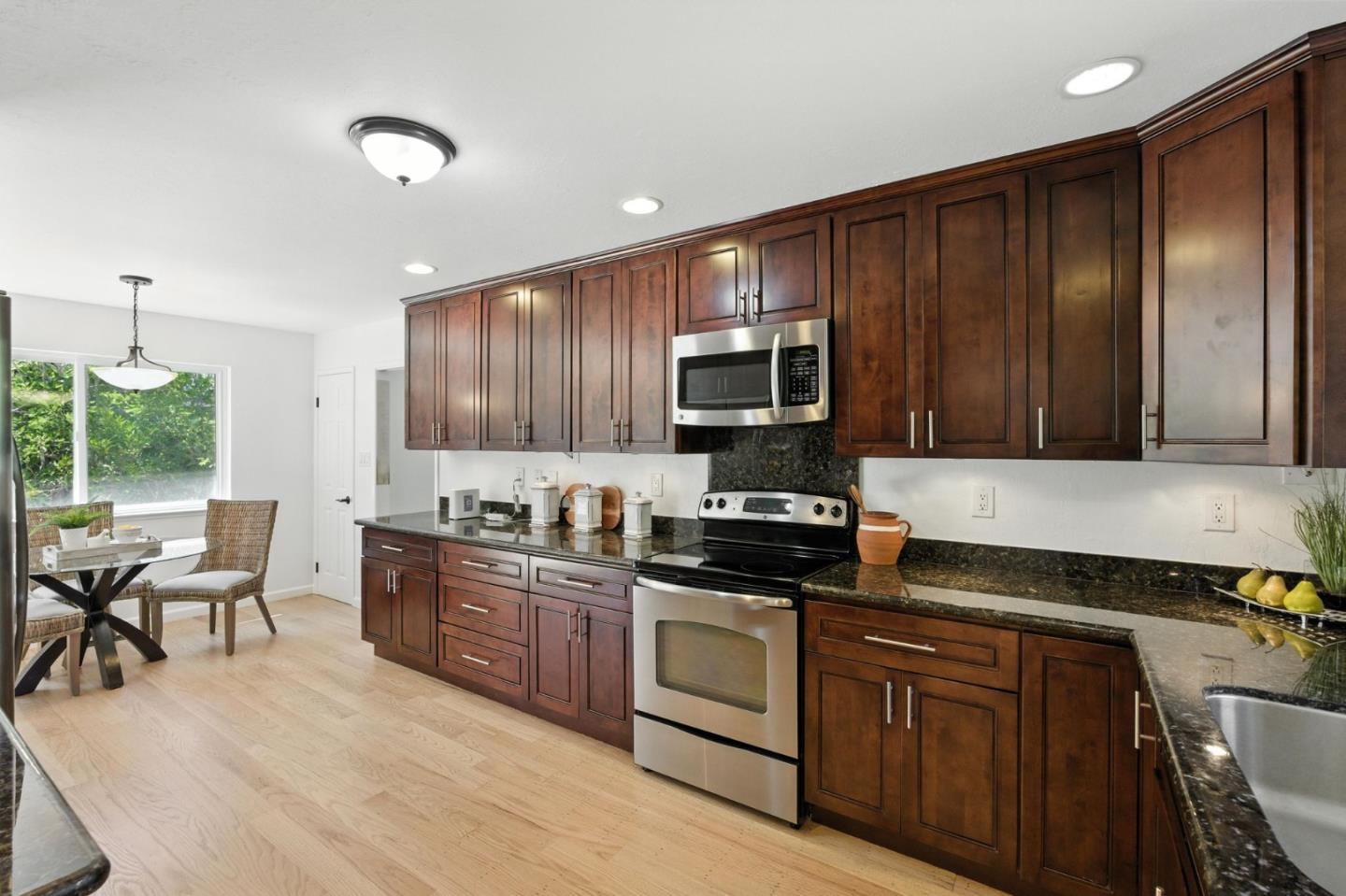 Detail Gallery Image 11 of 38 For 214 Timothy Dr, San Carlos,  CA 94070 - 3 Beds | 2/1 Baths