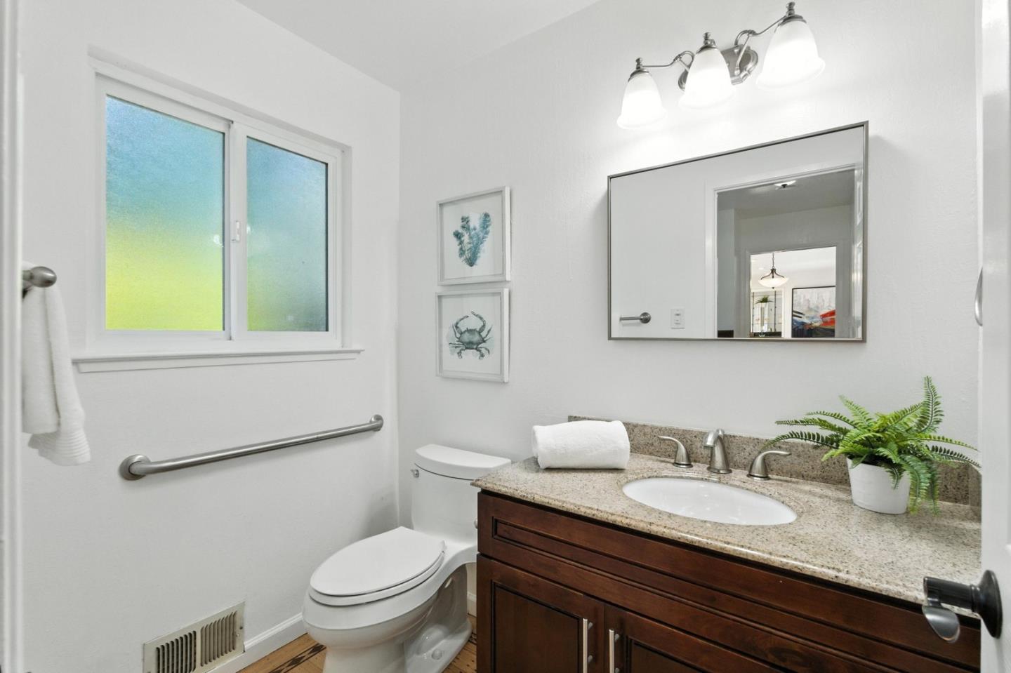Detail Gallery Image 18 of 38 For 214 Timothy Dr, San Carlos,  CA 94070 - 3 Beds | 2/1 Baths