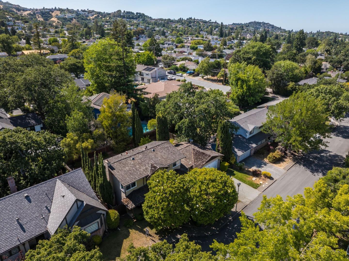 Detail Gallery Image 37 of 38 For 214 Timothy Dr, San Carlos,  CA 94070 - 3 Beds | 2/1 Baths