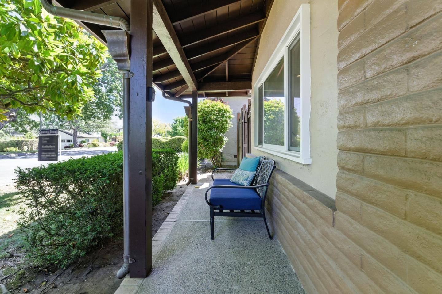 Detail Gallery Image 5 of 38 For 214 Timothy Dr, San Carlos,  CA 94070 - 3 Beds | 2/1 Baths